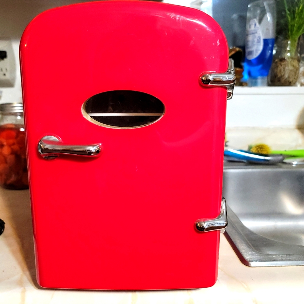 Retro Igloo Portable Fridge/Warmer. (100)